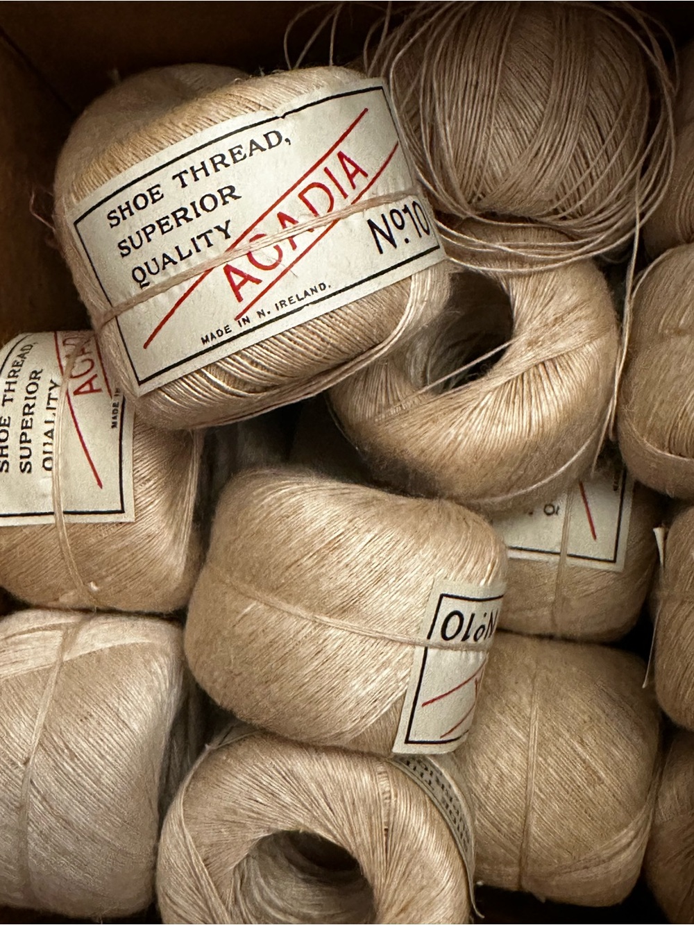 Acadia No.10 Natural Shoe Thread - Tan Balls